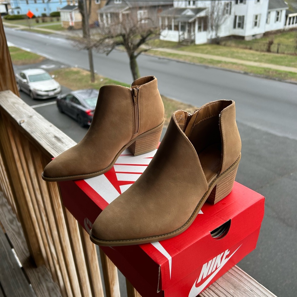 Women's Tan Ankle Boots Size 6.5